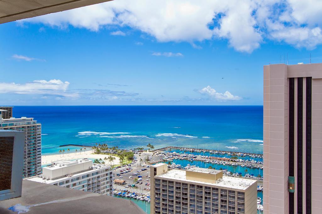 Marina Tower Waikiki Hotel Honolulu Exterior photo